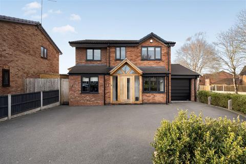 4 bedroom detached house for sale, Chaffinch Drive, Kidderminster
