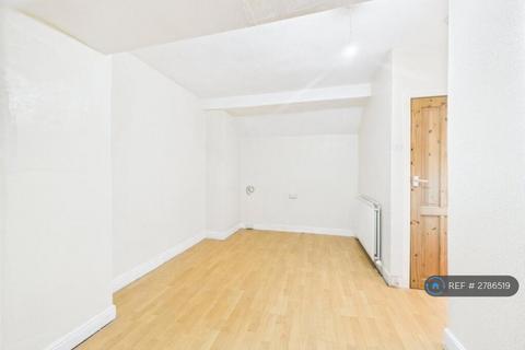 undefined, Cedric St, Salford, M5