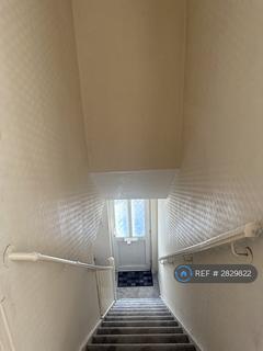 2 bedroom maisonette to rent, Bartram Close, Uxbridge, UB8