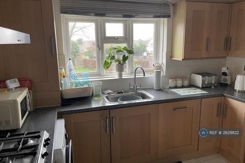 2 bedroom maisonette to rent, Bartram Close, Uxbridge, UB8