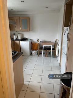 2 bedroom maisonette to rent, Bartram Close, Uxbridge, UB8