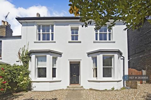 2 bedroom flat to rent, Medfield Street, London, SW15