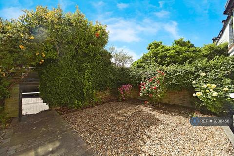 2 bedroom flat to rent, Medfield Street, London, SW15