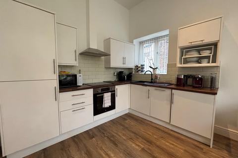 2 bedroom flat to rent, Park Avenue, Liverpool