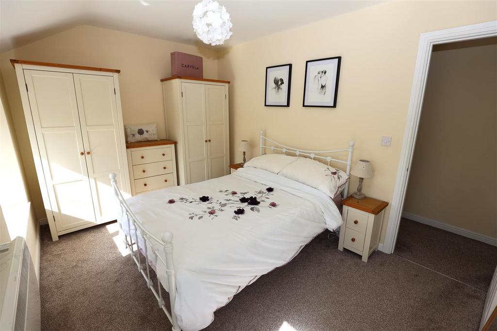 Bedroom 1 .JPG