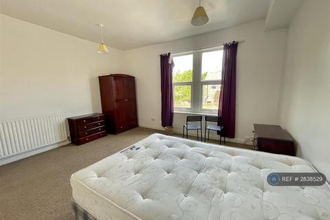 3 bedroom flat to rent, Malcolm Street, Newcastle Upon Tyne, NE6