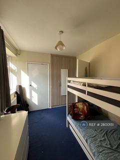 1 bedroom in a flat share to rent, Craven Gardens, Ilford, IG6