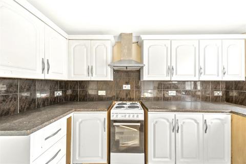 4 bedroom house to rent, Aldington Close, Dagenham