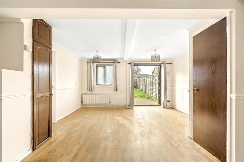 4 bedroom house to rent, Aldington Close, Dagenham