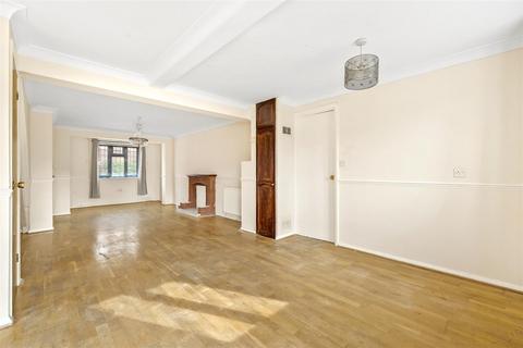 4 bedroom house to rent, Aldington Close, Dagenham