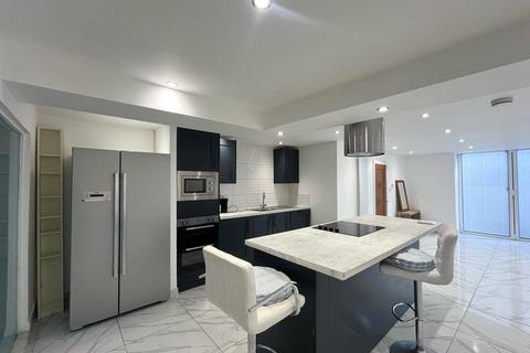 1 bedroom maisonette to rent, North Street, Winkfield, Windsor, Berkshire, RG12