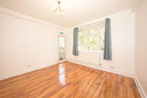 3 bedroom flat for sale, Carteret House, London, W12