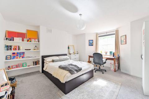 3 bedroom flat to rent, Loughborough Road, SW9, Brixton, London, SW9