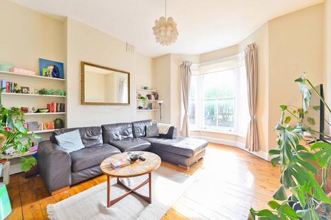 3 bedroom flat to rent, Loughborough Road, SW9, Brixton, London, SW9