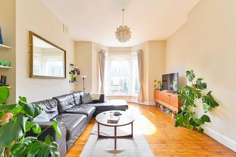 3 bedroom flat to rent, Loughborough Road, SW9, Brixton, London, SW9
