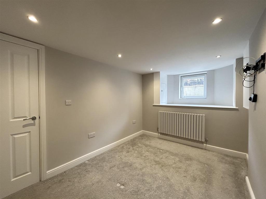 05 CF07 D3-FF25-4 BFE-9541-4 A247 FA18 CB1.jpg