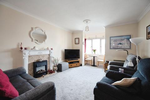 1 bedroom flat for sale, Staunton Avenue, Hayling Island, Hampshire, PO11
