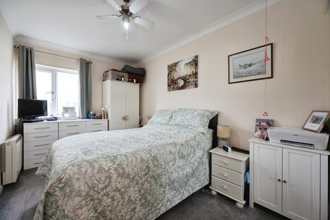 1 bedroom flat for sale, Staunton Avenue, Hayling Island, Hampshire, PO11