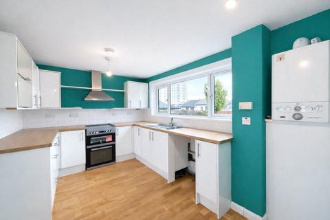 3 bedroom terraced house to rent, Stratford, Glasgow G74