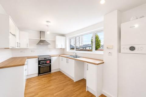 3 bedroom terraced house to rent, Stratford, Glasgow G74