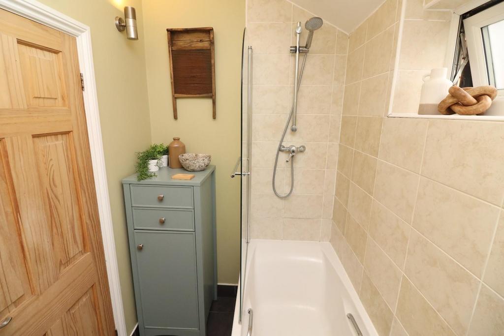 Ground Floor Bathroom / WC