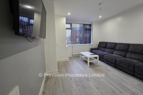3 bedroom terraced house to rent, Park View Avenue, Burley LS4
