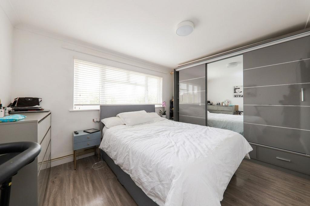 Bed 1 (2)(E)