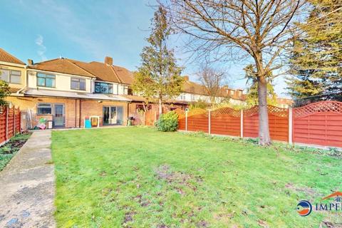 6 bedroom semi-detached house for sale, Crosslands Avn, Southall
