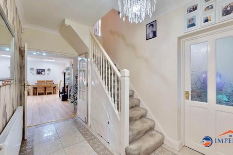 6 bedroom semi-detached house for sale, Crosslands Avn, Southall