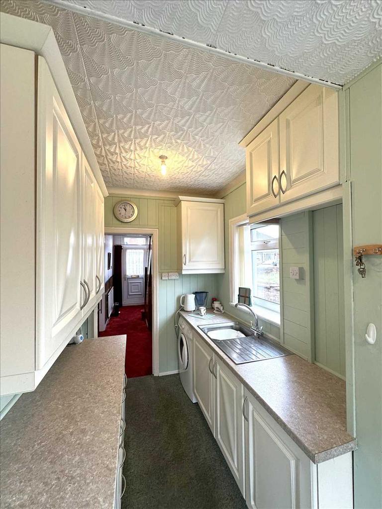Front bedroom 3: