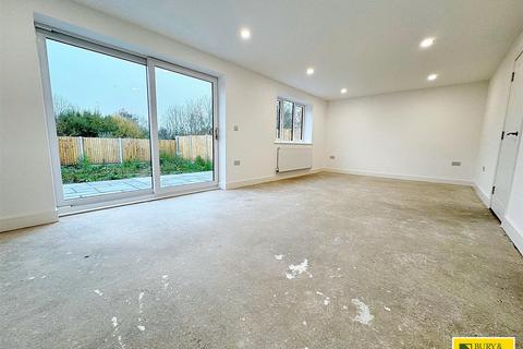 5 bedroom detached house for sale, Meadow Close, Leek