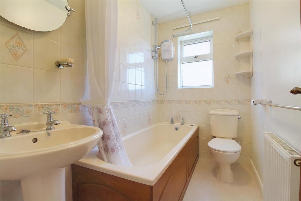 7 Bathroom.JPG