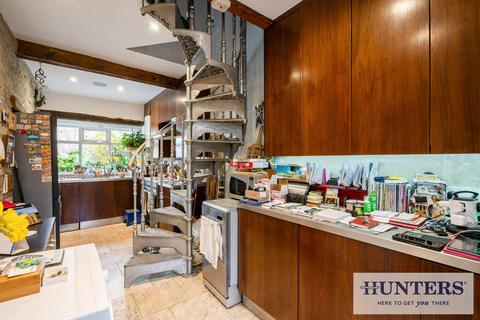 2 bedroom end of terrace house for sale, Brookhouse Gardens, Apperley Bridge