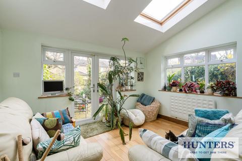 2 bedroom end of terrace house for sale, Brookhouse Gardens, Apperley Bridge