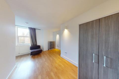 Studio to rent, 960 High Road,  London, N12