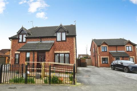2 bedroom semi-detached house for sale, Howdale Road, Hull
