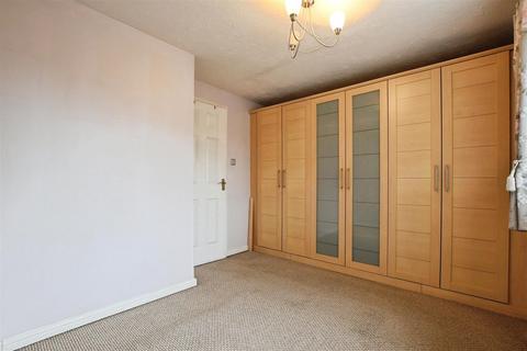 2 bedroom semi-detached house for sale, Howdale Road, Hull