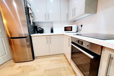 2 bedroom apartment to rent, Scholars Court, Manchester, M27
