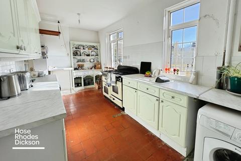 4 bedroom detached house for sale, Vinings Road, Sandown