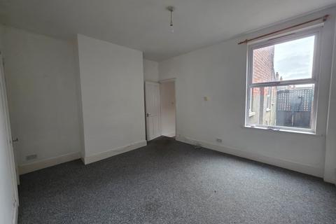 3 bedroom terraced house to rent, Stanley Street, Grimsby DN32