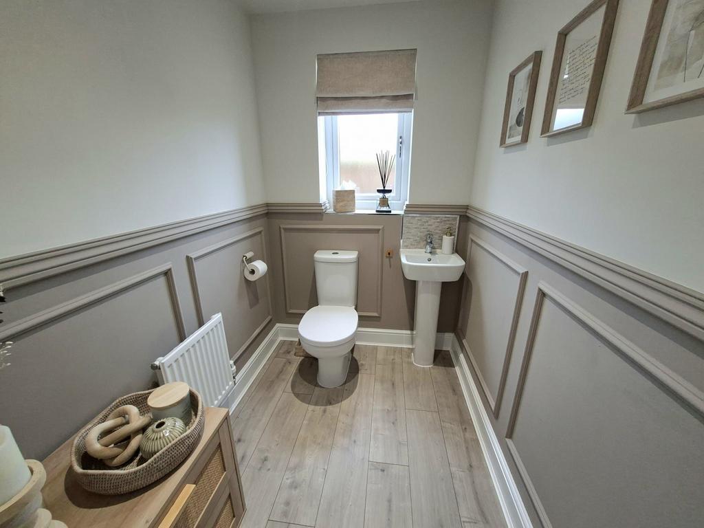 Downstairs wc/washroom