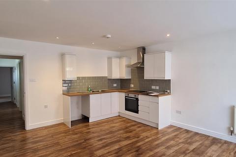 2 bedroom flat to rent, High Street, Lower Stoke