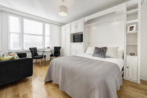 Studio to rent, Hill Street Mayfair W1J