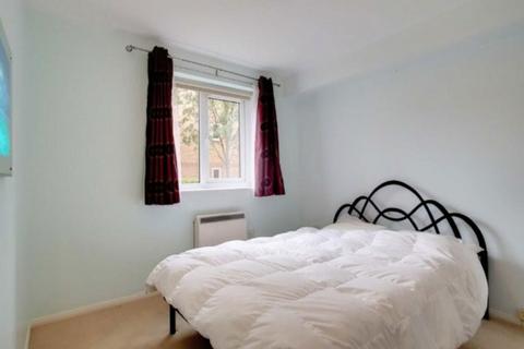 2 bedroom flat to rent, Ringwood Gardens, London E14