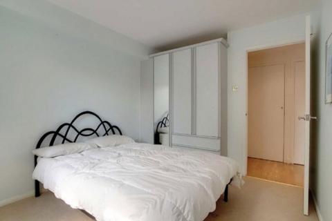 2 bedroom flat to rent, Ringwood Gardens, London E14