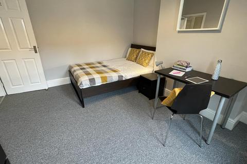 1 bedroom in a house share to rent, Cheyney Road, Chester