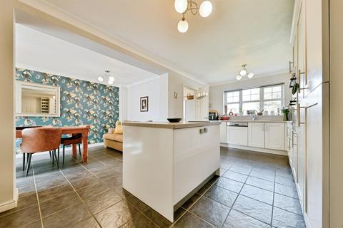 4 bedroom detached house for sale, The Railway, Henlow