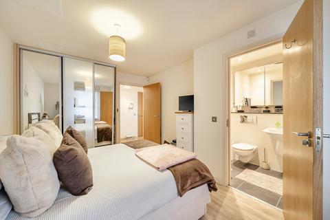 2 bedroom apartment for sale, Queen Mary Avenue, London