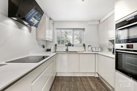 3 bedroom semi-detached house for sale, Beaconfield Road, Epping CM16
