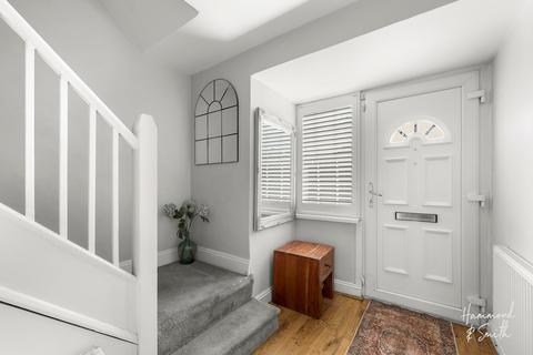 3 bedroom semi-detached house for sale, Beaconfield Road, Epping CM16